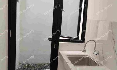 1 juta langsung akad . Rumah 2 lantai , siap huni. angsuran 4 jutaan