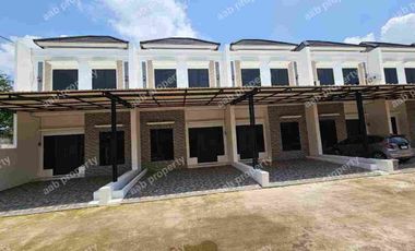 1 juta langsung akad . Rumah 2 lantai , siap huni. angsuran 4 jutaan