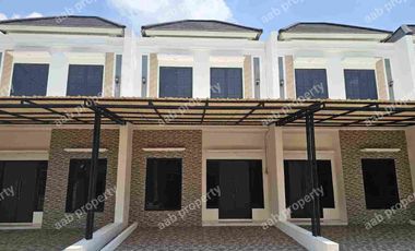 1 juta langsung akad . Rumah 2 lantai , siap huni. angsuran 4 jutaan