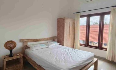 Villa 2 Kamar 1 kantor semi Furnished lokasi premium Canggu 5 menit ke Pantai berawa bebas banjir SHM