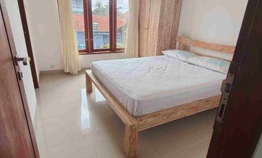 Villa 2 Kamar 1 kantor semi Furnished lokasi premium Canggu 5 menit ke Pantai berawa bebas banjir SHM