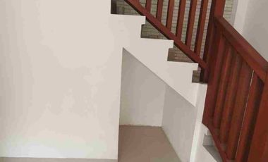 Villa 2 Kamar 1 kantor semi Furnished lokasi premium Canggu 5 menit ke Pantai berawa bebas banjir SHM