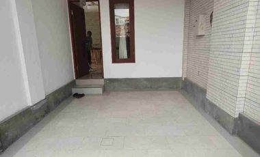 Villa 2 Kamar 1 kantor semi Furnished lokasi premium Canggu 5 menit ke Pantai berawa bebas banjir SHM
