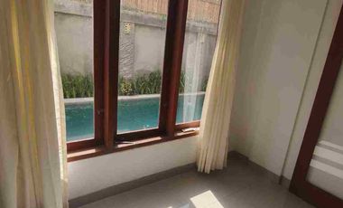 Villa 2 Kamar 1 kantor semi Furnished lokasi premium Canggu 5 menit ke Pantai berawa bebas banjir SHM