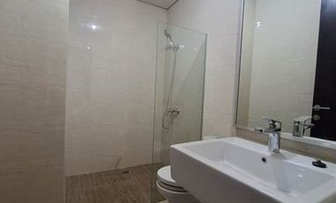 Jarang Ada Sewa 1BR Unfurnished di AKR Gallery West Residence Akses Kolam Renang, Gym, Gazebo Dekat Mall Central Park, Tol, RS Siloam, Puri Indah