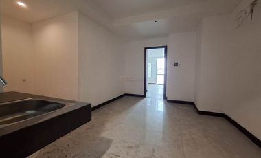 Jarang Ada Sewa 1BR Unfurnished di AKR Gallery West Residence Akses Kolam Renang, Gym, Gazebo Dekat Mall Central Park, Tol, RS Siloam, Puri Indah