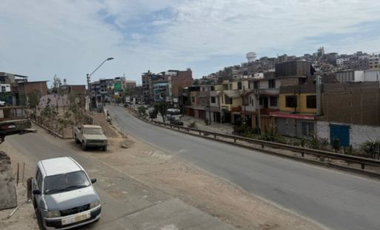 EN VENTA CASA DE 3 PISOS UBICADO FRENTE A LA AV. AGUSTIN LA ROSA LOZANO Y AV. ALFREDO BAMBARÉN- SJM