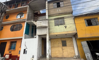 EN VENTA CASA DE 3 PISOS UBICADO FRENTE A LA AV. AGUSTIN LA ROSA LOZANO Y AV. ALFREDO BAMBARÉN- SJM