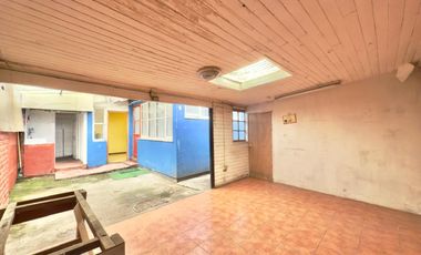 Se vende casa en tranquilo sector Sur de Curicó, calle Carmen, Curicó