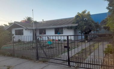 Casa Con Gran Terreno En Villa Cerrada, Malloco, Peñaflor.