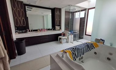 Venta de Casa Super Lujo en Mocoli Samborondon con 1200 m² de Construccion