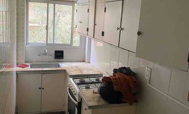 departamento dos ambientes a la calle con balcón francés