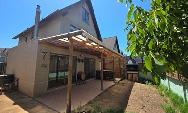 CASA CONDOMINIO AIRES DE CURAUMA 3 D 3 B 2E