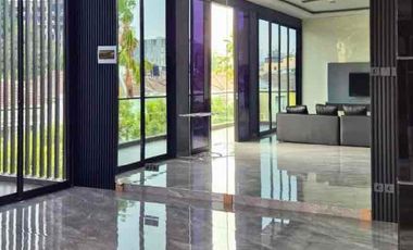 Jual  Rumah Lux LT 228M2 Green Living di Cluster Elite Jakbar