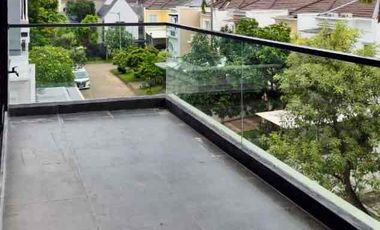 Jual  Rumah Lux LT 228M2 Green Living di Cluster Elite Jakbar