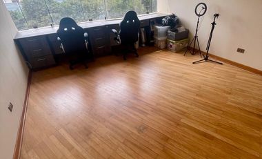 “Departamento en Miraflores - amplio, iluminado, con 2 cocheras y a 1 cuadra de parque”
