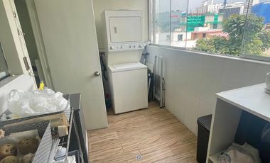 “Departamento en Miraflores - amplio, iluminado, con 2 cocheras y a 1 cuadra de parque”