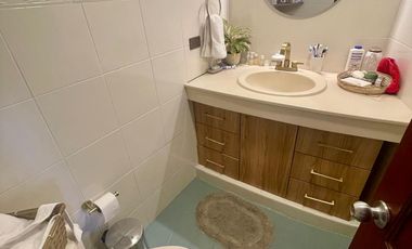 “Departamento en Miraflores - amplio, iluminado, con 2 cocheras y a 1 cuadra de parque”