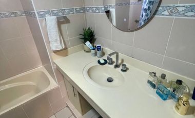 “Departamento en Miraflores - amplio, iluminado, con 2 cocheras y a 1 cuadra de parque”