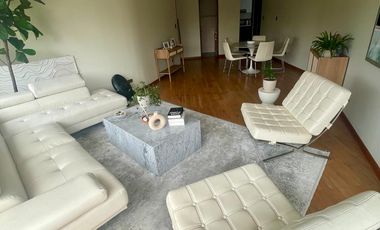 “Departamento en Miraflores - amplio, iluminado, con 2 cocheras y a 1 cuadra de parque”