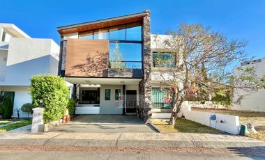 Residencia de Lujo en Altozano | 5 Recámaras + Depa Independiente | $27,500.00