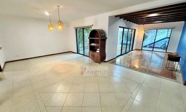 Residencia de Lujo en Altozano | 5 Recámaras + Depa Independiente | $27,500.00