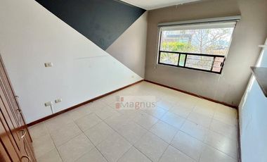 Residencia de Lujo en Altozano | 5 Recámaras + Depa Independiente | $27,500.00