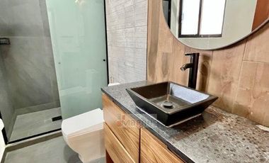 Residencia de Lujo en Altozano | 5 Recámaras + Depa Independiente | $27,500.00