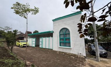 RUMAH VILLA KOTA BATU DIJUAL CEPAT VILLA BUTUH UANG BU