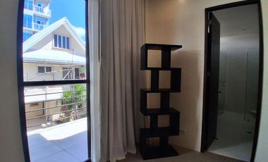 Elegant and Contemporary Residence with Balcony at Summerfields