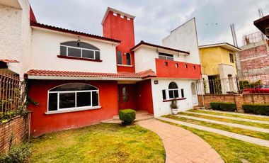 Amplia casa en renta, en residencial San José Toluca, a 10 minutos de aeropuerto
