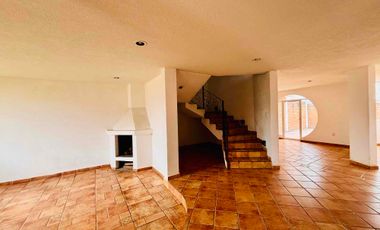 Amplia casa en renta, en residencial San José Toluca, a 10 minutos de aeropuerto