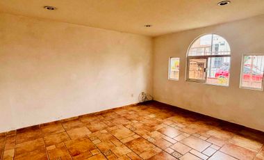 Amplia casa en renta, en residencial San José Toluca, a 10 minutos de aeropuerto