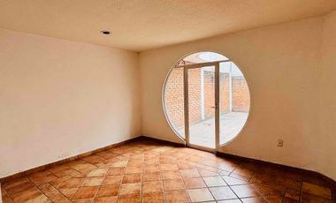 Amplia casa en renta, en residencial San José Toluca, a 10 minutos de aeropuerto