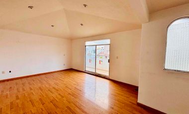 Amplia casa en renta, en residencial San José Toluca, a 10 minutos de aeropuerto