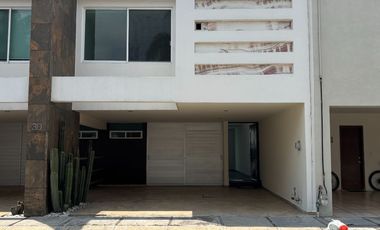 Renta loft amplio, de 2 plantas. Residencial San Angel. Atrás de IBERO