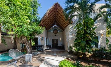 Casa Tipo Villa en Renta en Av. Álamos | 4 Recámaras | Alberca Privada | Amueblada