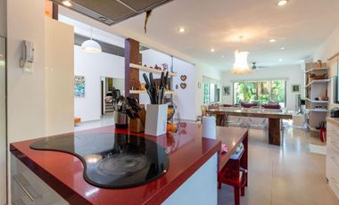 Casa Tipo Villa en Renta en Av. Álamos | 4 Recámaras | Alberca Privada | Amueblada