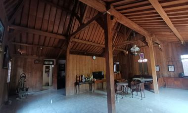 Rumah Etnik Modern di Pusat Kota Purwodadi, Hunian Luas Strategis Selangkah ke Jl. Untung Suropati