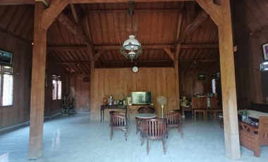 Rumah Etnik Modern di Pusat Kota Purwodadi, Hunian Luas Strategis Selangkah ke Jl. Untung Suropati