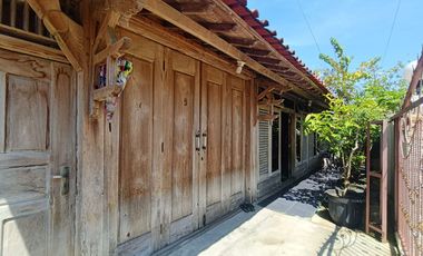 Rumah Etnik Modern di Pusat Kota Purwodadi, Hunian Luas Strategis Selangkah ke Jl. Untung Suropati