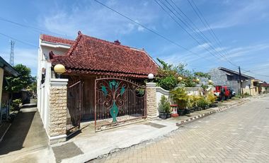 Rumah Etnik Modern di Pusat Kota Purwodadi, Hunian Luas Strategis Selangkah ke Jl. Untung Suropati