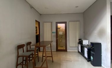 Cocok untuk Kantor atau Tempat Tinggal, Rumah di Jalan Raya Tebet Jaksel DIJUAL