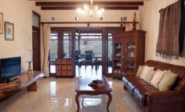 Rumah Villa Cantik di Main Road Raya Golf Dago