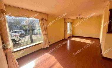 Se arrienda espectacular casa con 5D, ubicacion privilegiada a un precio unico!!