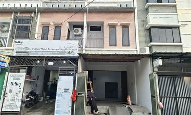 Disewakan Ruko Di Pinggir Jalan Raya 3 Lantai Unfurnish Selesai Renovasi Di Jln Indraloka Raya Area Jelambar Jakarta Barat