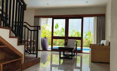 Di sewa Vila cantik 3 bedroom 3 lantai rooftop view Jungle di Ubud