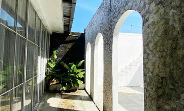 Rumah / tempat usaha Strategis Pinggir jalan raya