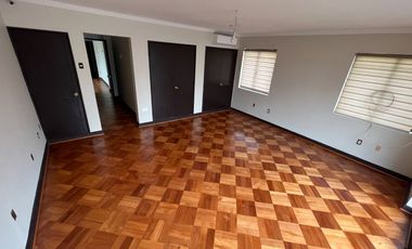 CASA COMERCIAL USO OFICINAS, SECTOR IRARRAZAVAL CON PEDRO VALDIVIA, ÑUÑOA, 348/403 M2, A PASOS DEL METRO