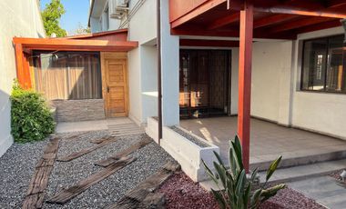 CASA COMERCIAL USO OFICINAS, SECTOR IRARRAZAVAL CON PEDRO VALDIVIA, ÑUÑOA, 348/403 M2, A PASOS DEL METRO